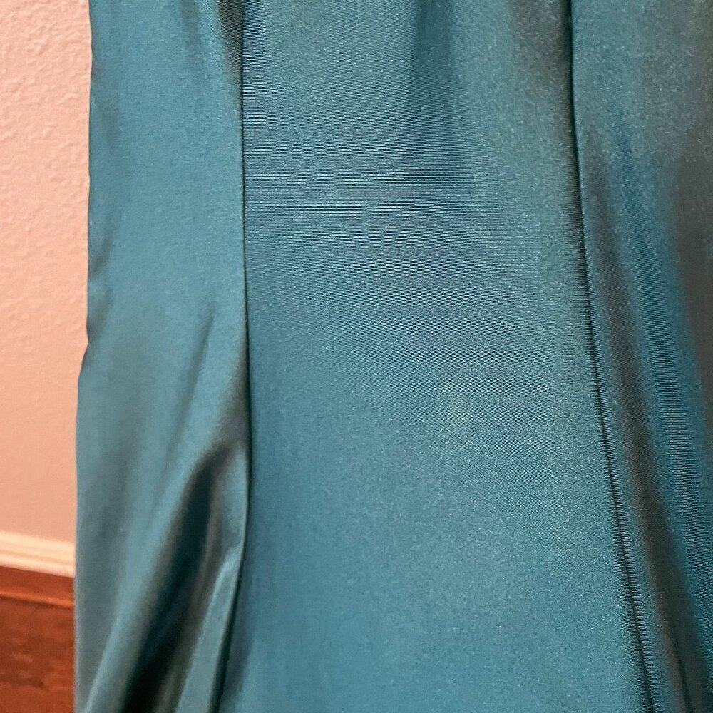 La Femme 29848 Faux Wrap Strappy Criss Cross Open Back Gown in Emerald Sz. 0 - Picture 10 of 12